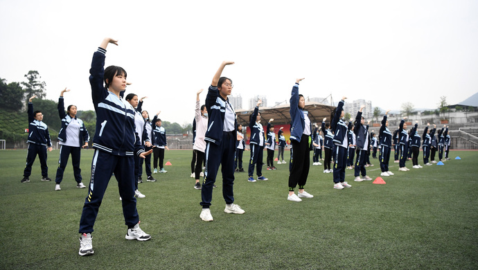 校服長(zhǎng)什么樣，我們學(xué)生要有話語(yǔ)權(quán)了！